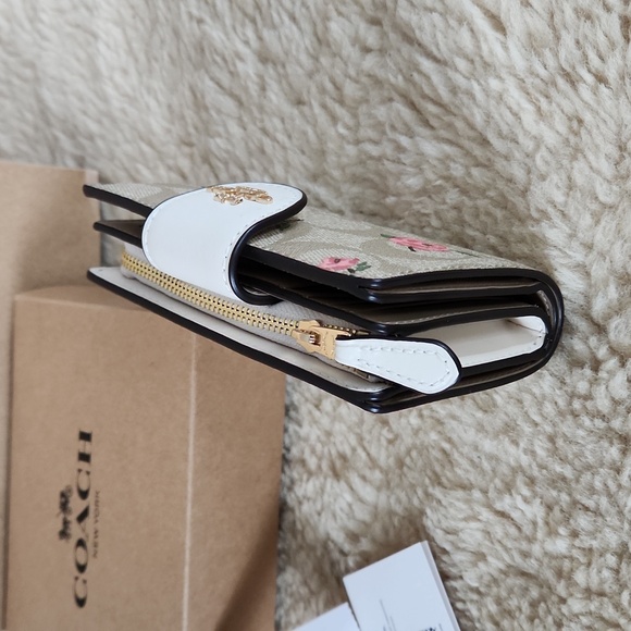 NWT IOB Coach Medium Corner Zip Signature Flower Print Wallet πππΈ - Picture 4 of 16